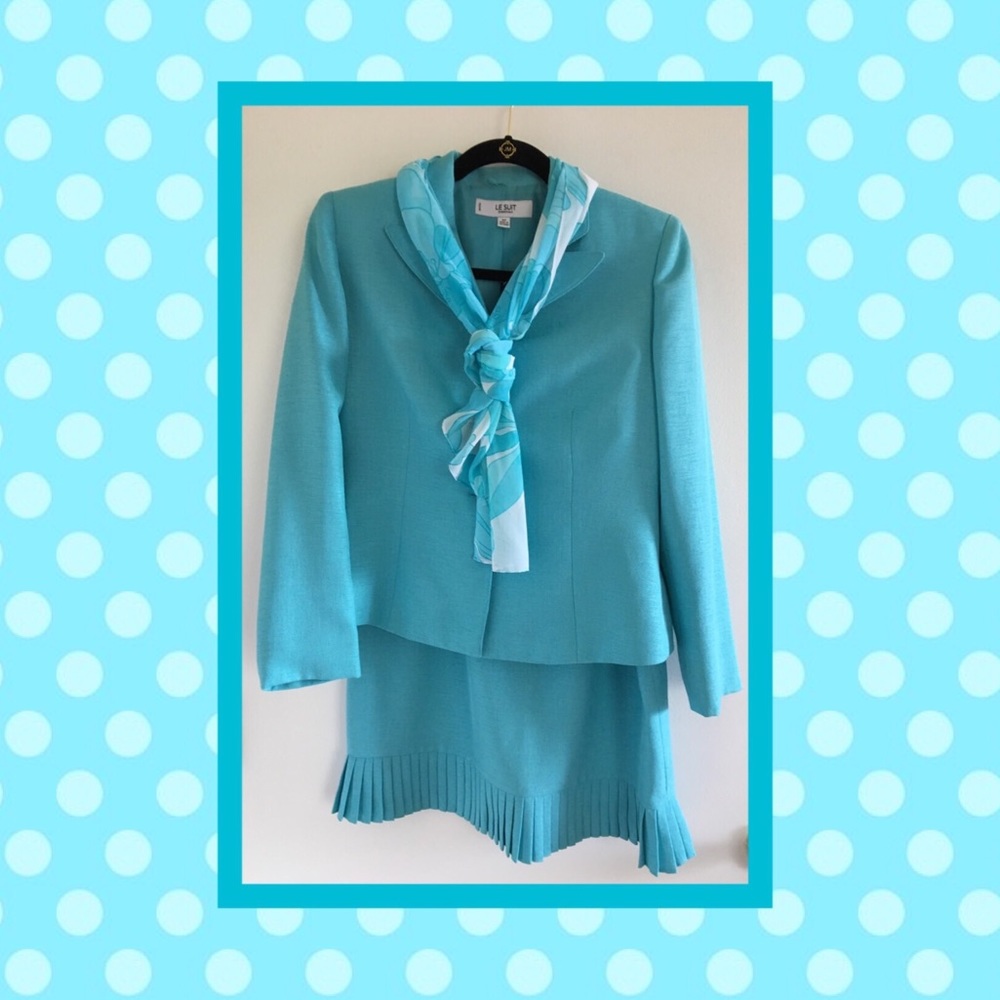 Le Suit Essentials